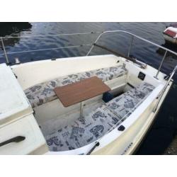 Motorboot . Zeilboot