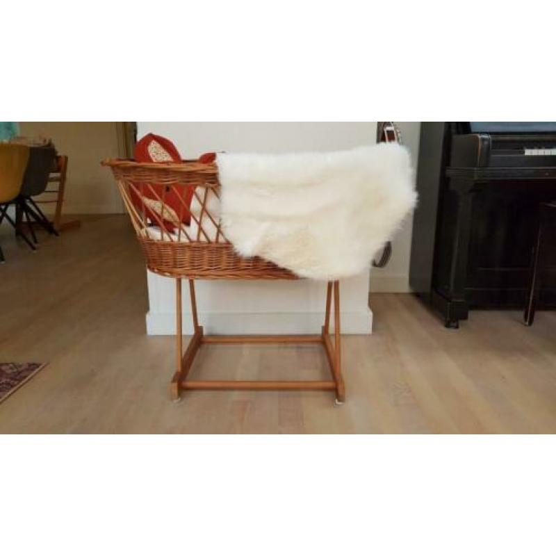 Rotan wiegje + extra dik matrasje