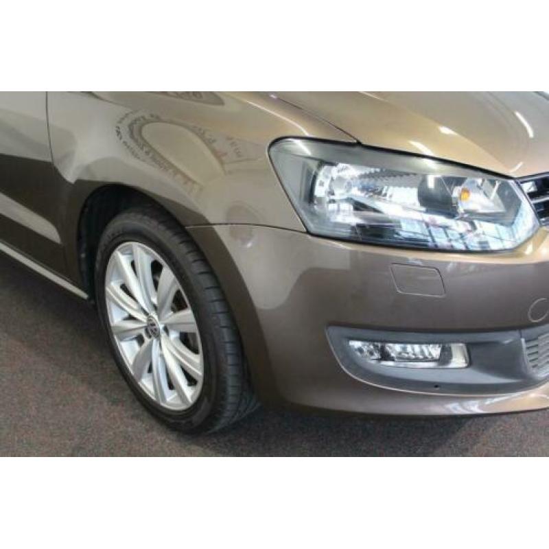 Volkswagen Polo 1.4-16V style panoramadak € 10.950,00