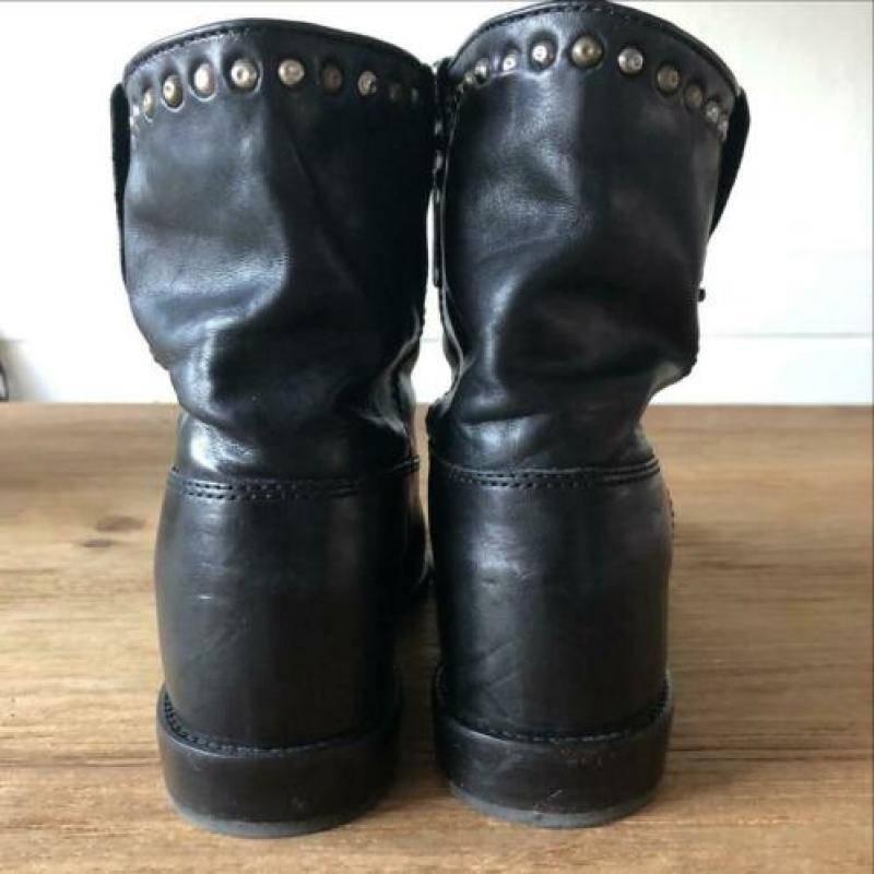 Super gave Isabel Marant Crisi boots