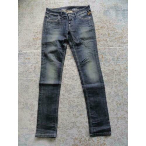 Zo goed als nieuwe G-star skinny spijkerbroek. Maat 27/32.