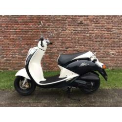 Sym Mio 4 Takt Snorscooter In Nette Staat Met Kenteken!