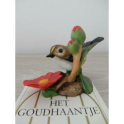 Vogel beeldje van porselein Goldcrest (Goudhaantje)