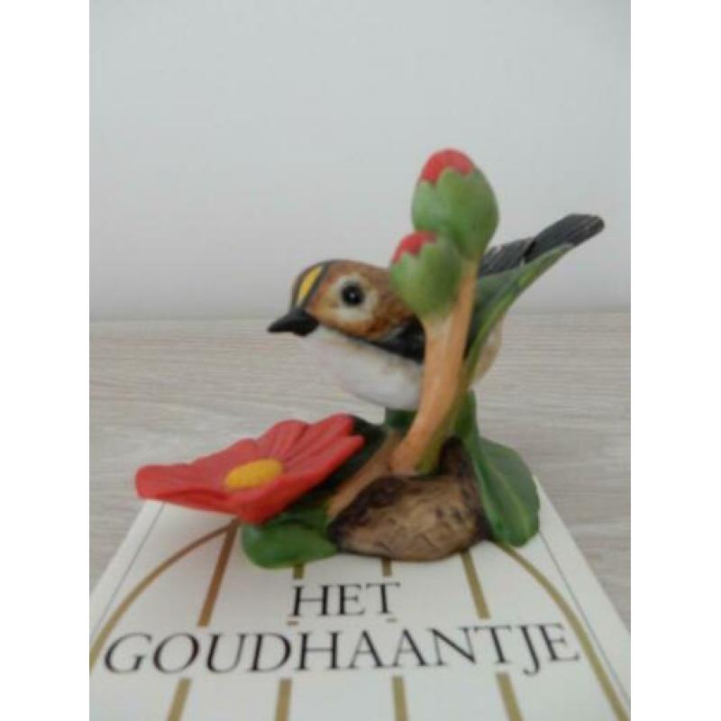 Vogel beeldje van porselein Goldcrest (Goudhaantje)