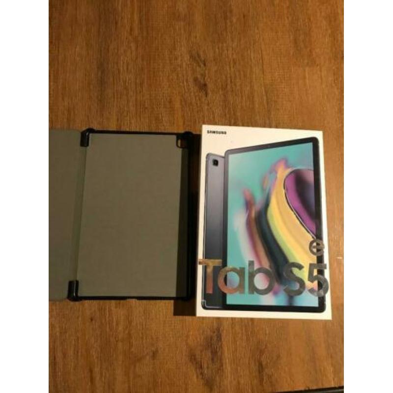 Samsung Galaxy Tab S5e 64GB WiFi Black + Case