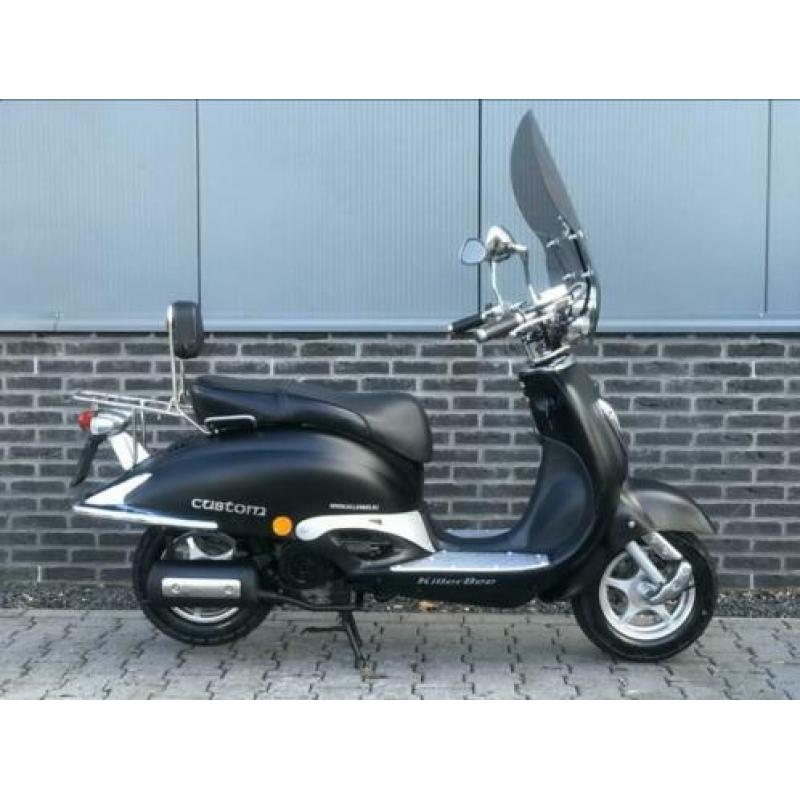 ? Killerbee Retro Custom snorscooter! Mat Zwart! Windscherm!