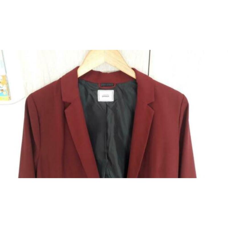 Modern colbertje en zwarte top mt L