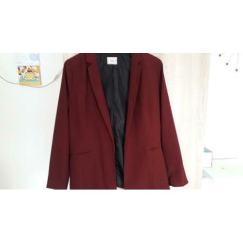 Modern colbertje en zwarte top mt L