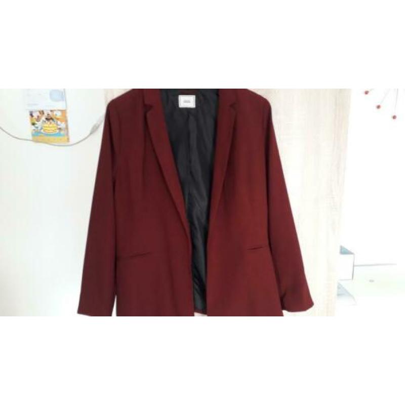 Modern colbertje en zwarte top mt L