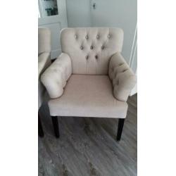 Mooie landelijke eetkamer stoelen.