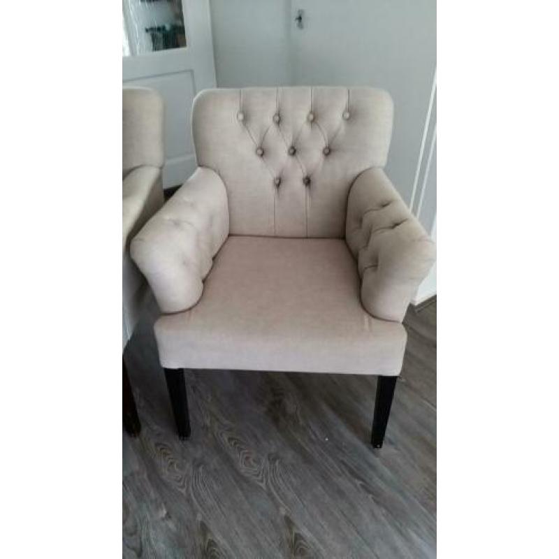 Mooie landelijke eetkamer stoelen.