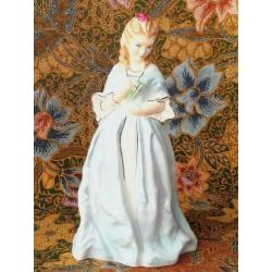 Mooi vintage Engels beeldje Sweet Anne van Royal Worcester.