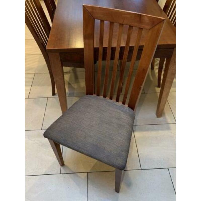 Te koop; Eettafel met 6 stoelen t.e.a.b.