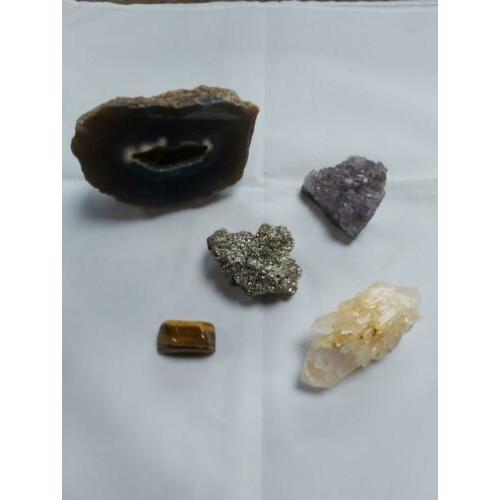 Set van 5 diverse mineralen 3 cm tot 10.5 cm 791 gram MIX1