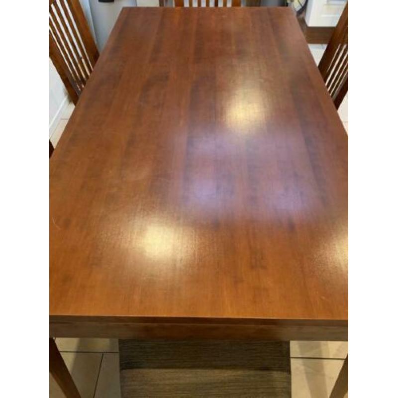 Te koop; Eettafel met 6 stoelen t.e.a.b.