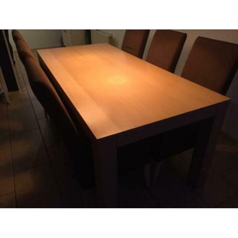 Mooie eet tafel 880 bij 1900 wegens verbouwing weg