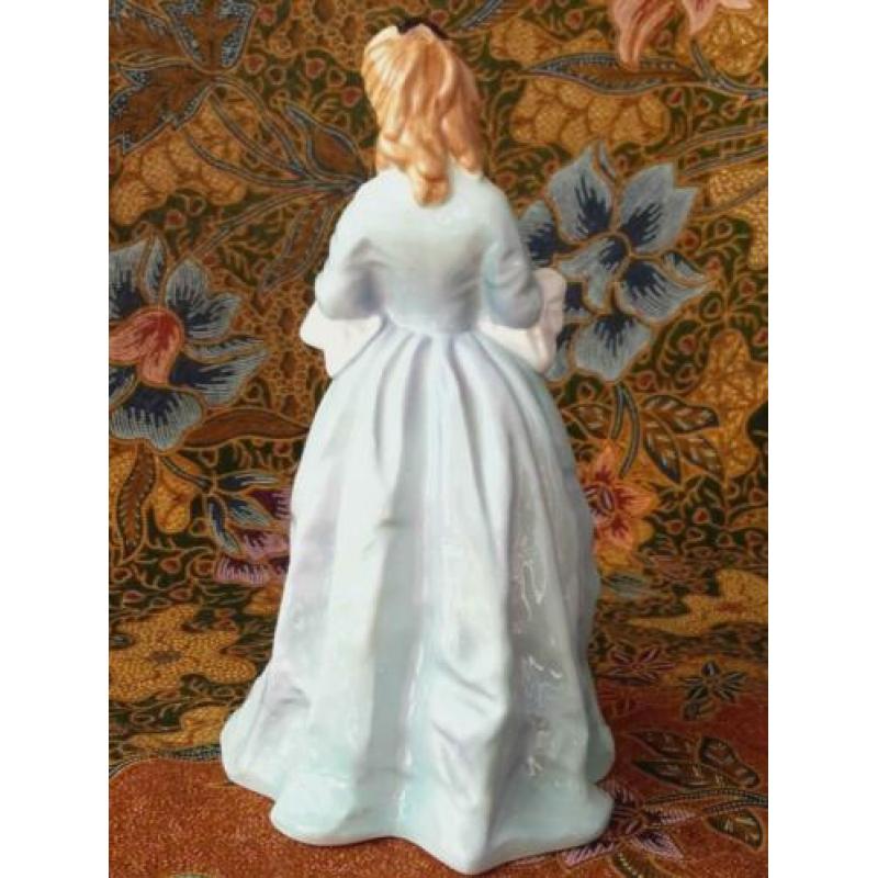 Mooi vintage Engels beeldje Sweet Anne van Royal Worcester.