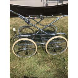 Engelse silvercross retro klassieke kinderwagen