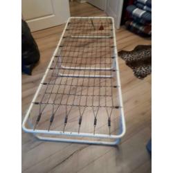 Noodbed met matras