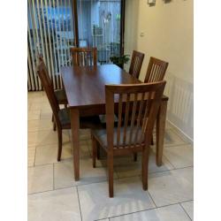 Te koop; Eettafel met 6 stoelen t.e.a.b.