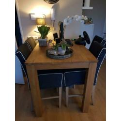 Teakhout eettafel met 4 stoelen