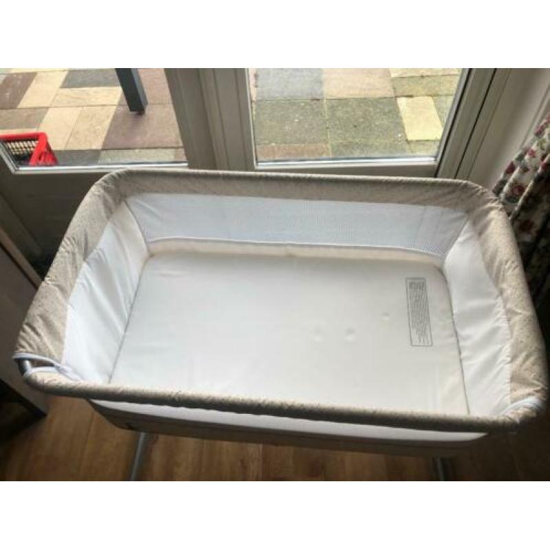 babybedje (baby crib)