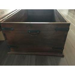 Houten kist, salon tafel, dekenkist