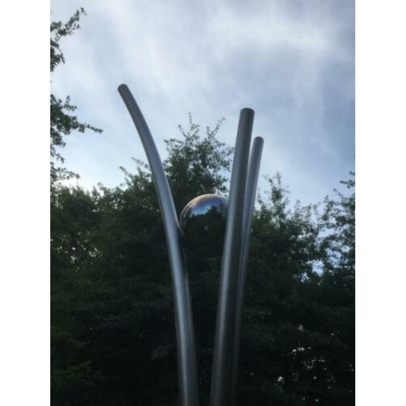 sculptuur voor in de tuin