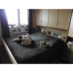 2 persoons bed met ombouw en eventueel de 4 kasten