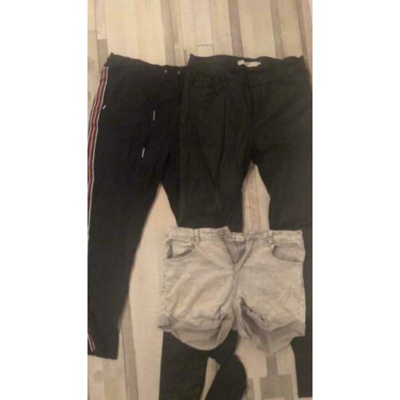 Tas vol kleding maat L/XL broeken tops vesten Jas enz
