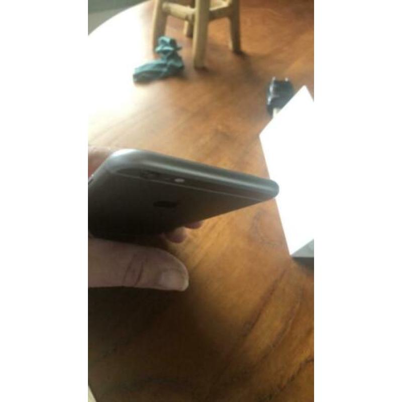 Iphone 6 Plus 16gb met 4 hoesjes en zeer mooi nog