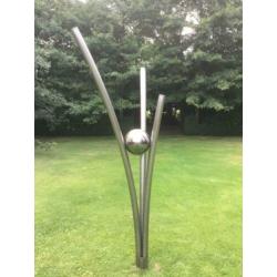 sculptuur voor in de tuin