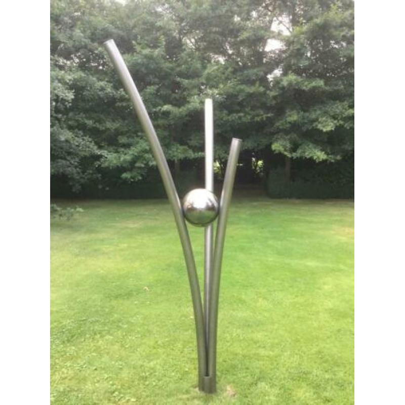 sculptuur voor in de tuin