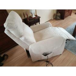 2 elektrische sta op fauteuils te koop