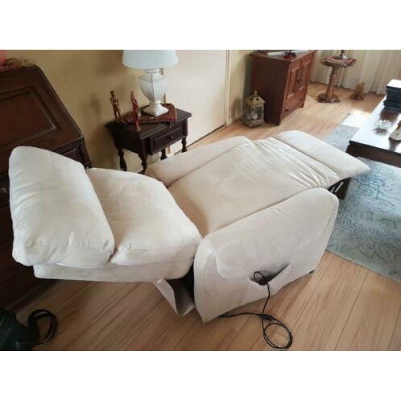 2 elektrische sta op fauteuils te koop