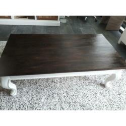 Zware salon tafel past goed bij riviera maison inrichting