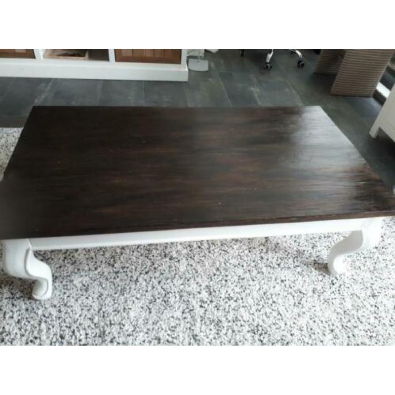 Zware salon tafel past goed bij riviera maison inrichting