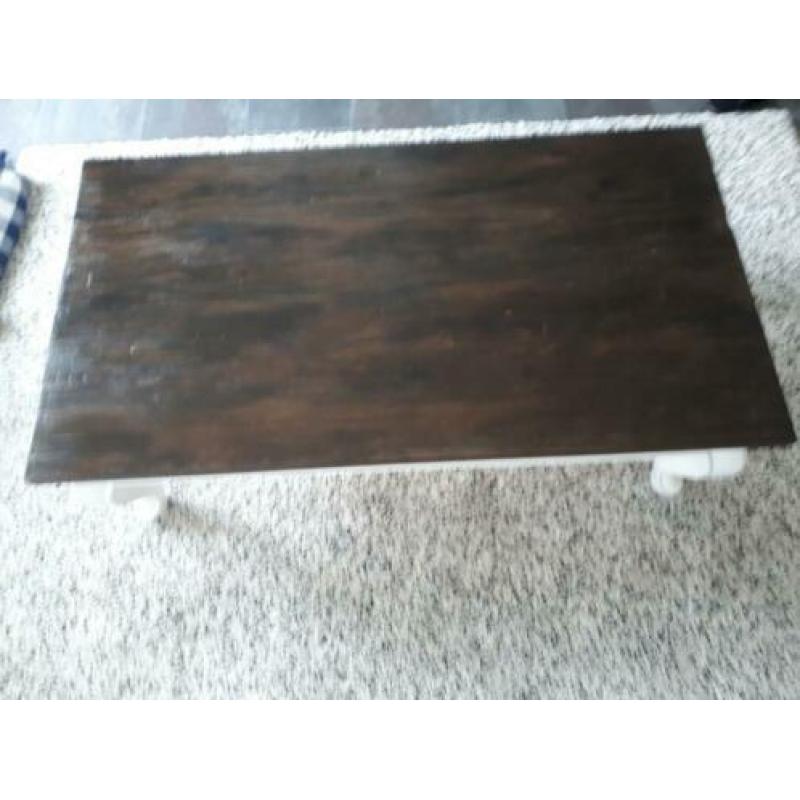 Zware salon tafel past goed bij riviera maison inrichting