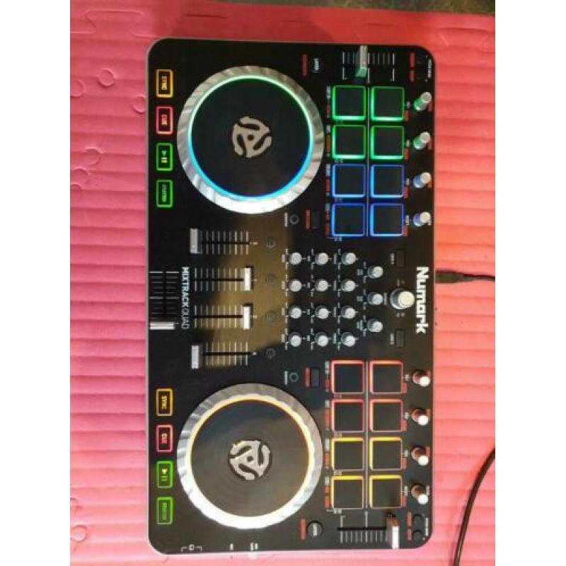 Numark mixtrack quad