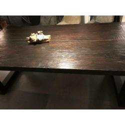 Eettafel met metalen U-Poten