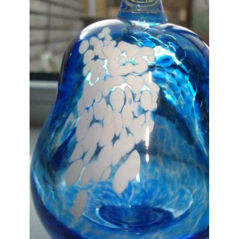 Presse papier in blauw glas met vorm van peer E. Pfeiffer