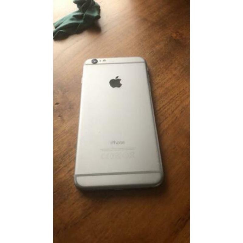 Iphone 6 Plus 16gb met 4 hoesjes en zeer mooi nog