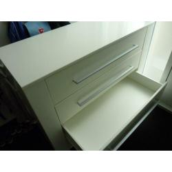Commode Wit + bijbehorend wandrek