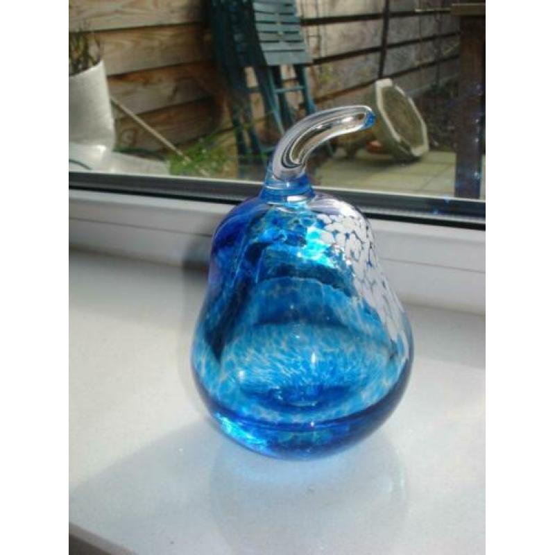 Presse papier in blauw glas met vorm van peer E. Pfeiffer