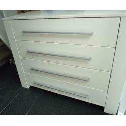 Commode Wit + bijbehorend wandrek