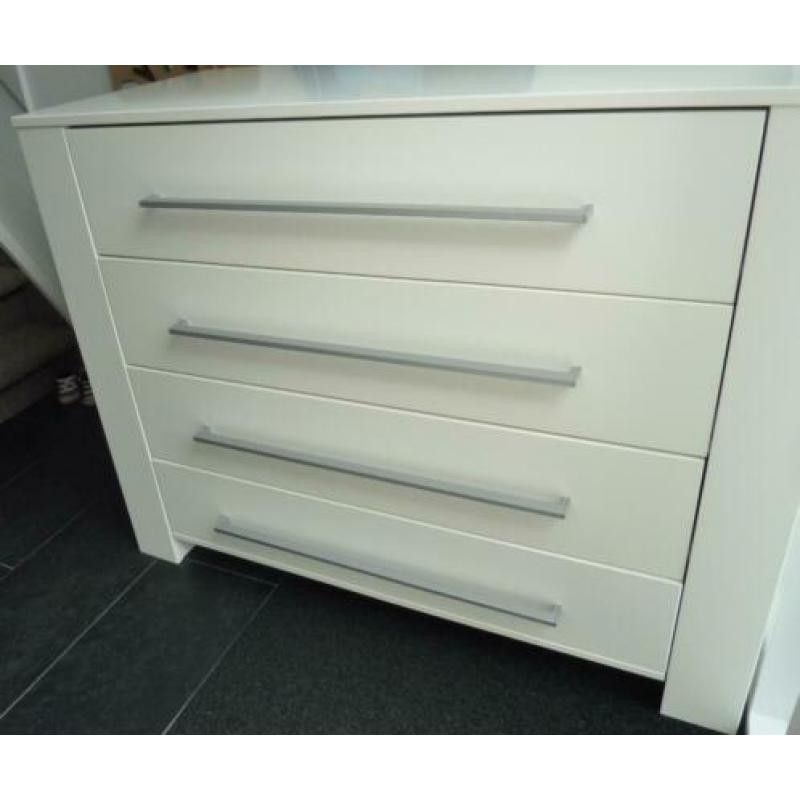 Commode Wit + bijbehorend wandrek