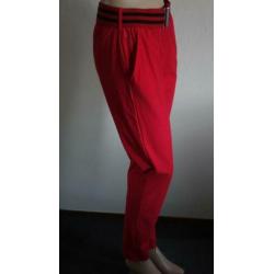 nieuwe travelbroek van NIKKIE knal rood