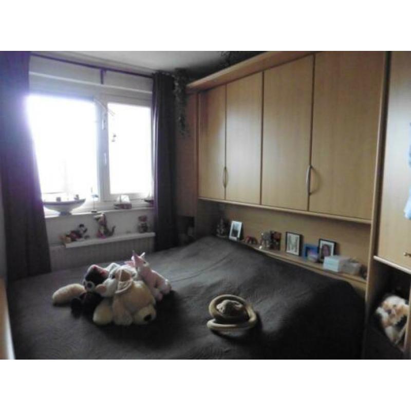 2 persoons bed met ombouw en eventueel de 4 kasten