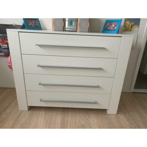 Commode Wit + bijbehorend wandrek