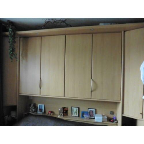 2 persoons bed met ombouw en eventueel de 4 kasten
